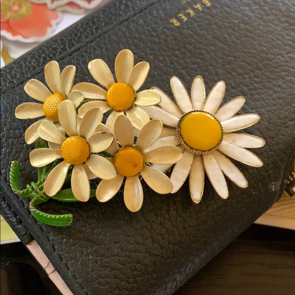 2 Vintage Daisy Brooches
